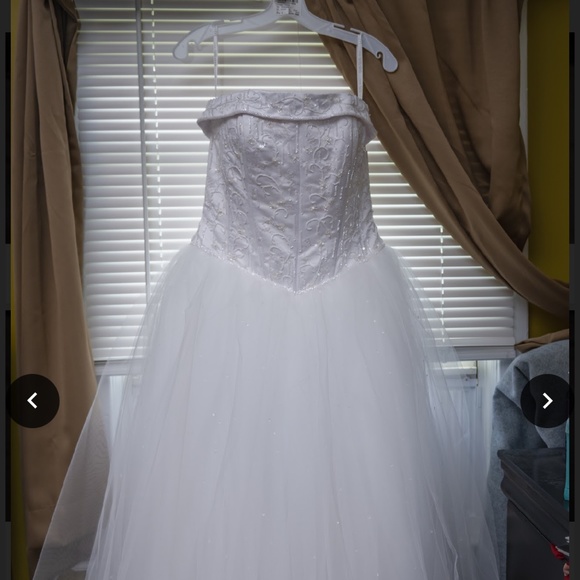 Wedding dress, shoes and crown main image 4